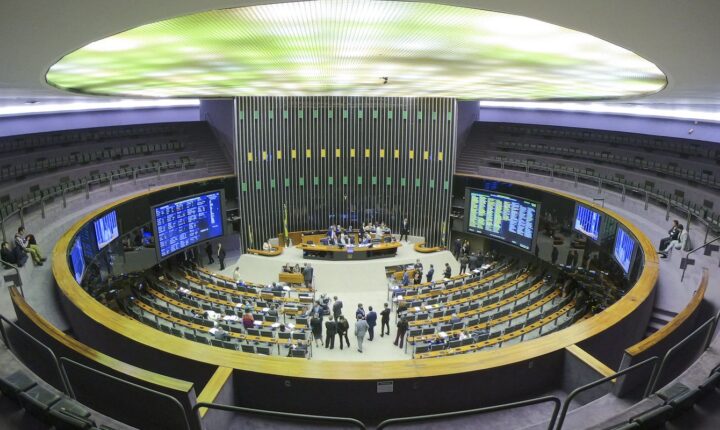 PL, PSD, PT e Republicanos conquistam 15 governos estaduais no primeiro turno