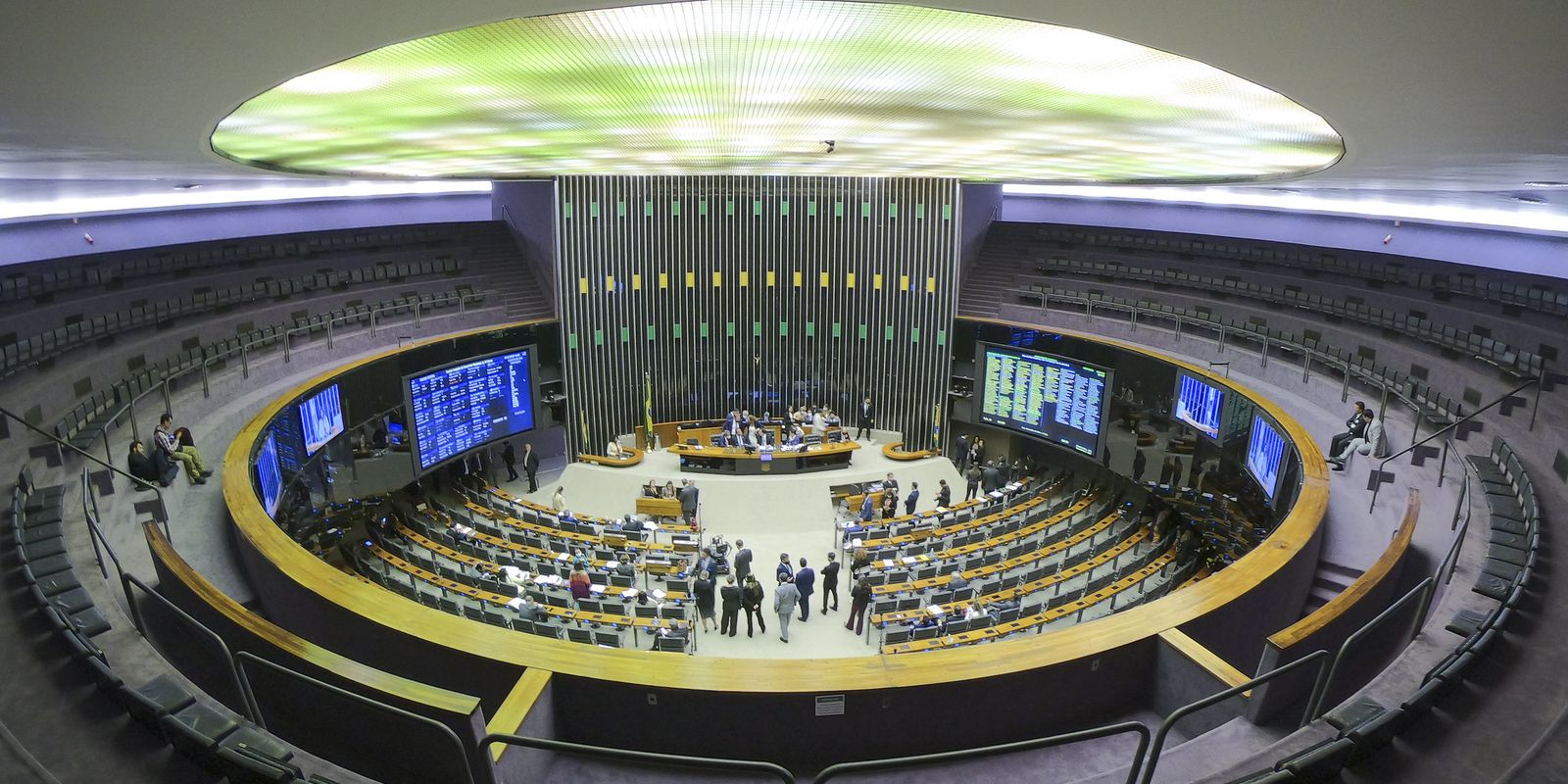 PL, PSD, PT e Republicanos conquistam 15 governos estaduais no primeiro turno