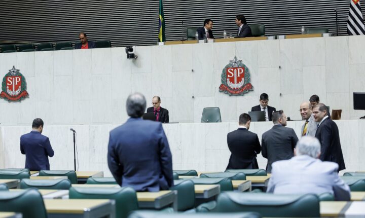 Alesp terá 35 estreantes em 2027, com ex-prefeitos, vereadores, policiais e familiares de políticos