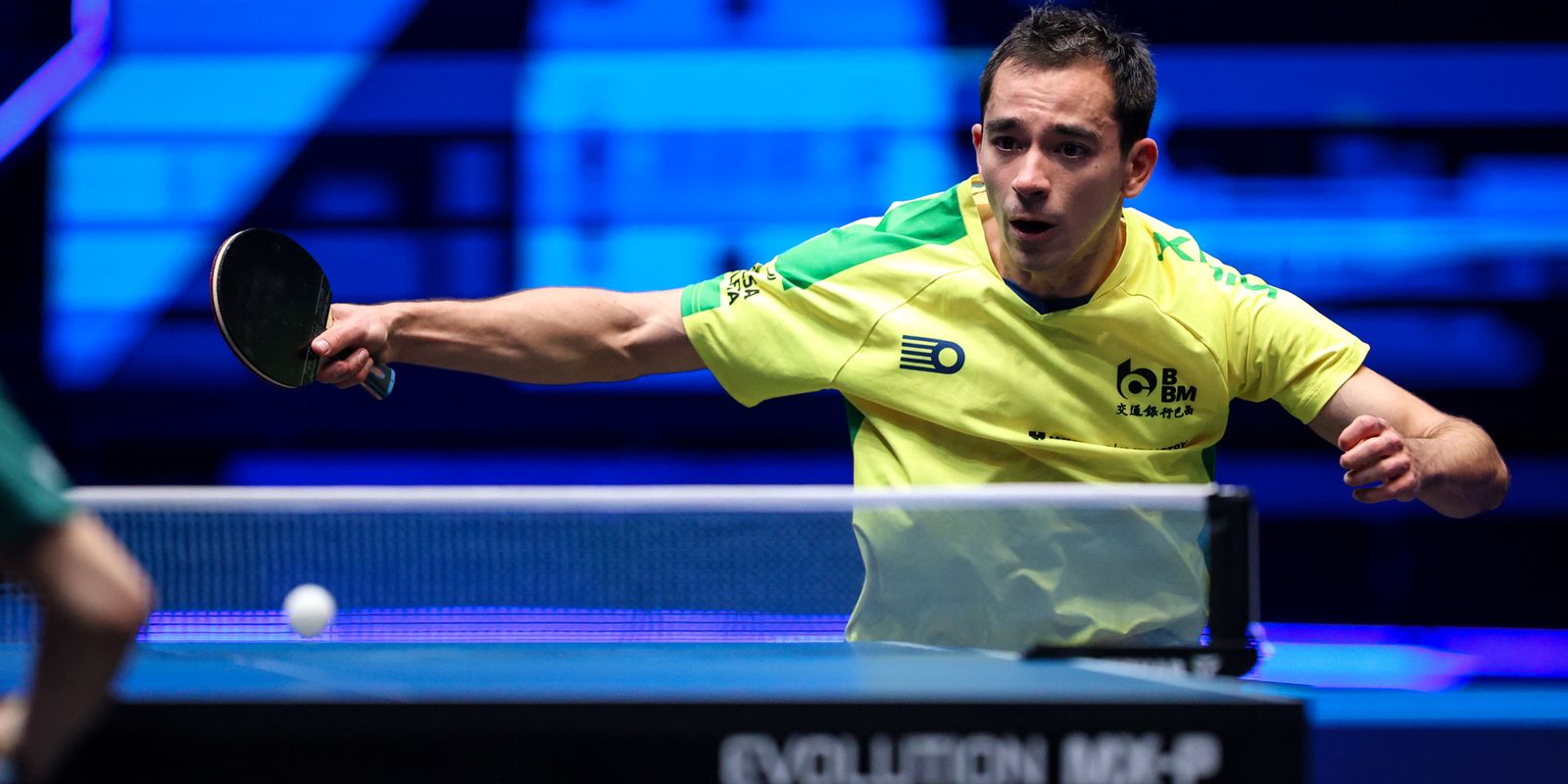 Após duas vitórias, Hugo Calderano encara alemão nesta quinta no China Smash