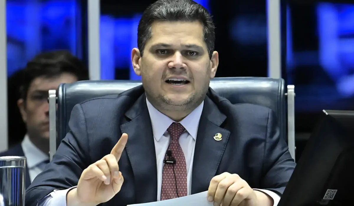 Alcolumbre anuncia cronograma de sessões para debater e votar o fim da escala 6×1 no Senado