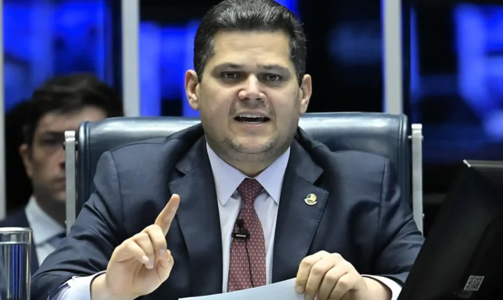 Alcolumbre anuncia cronograma de sessões para debater e votar o fim da escala 6×1 no Senado