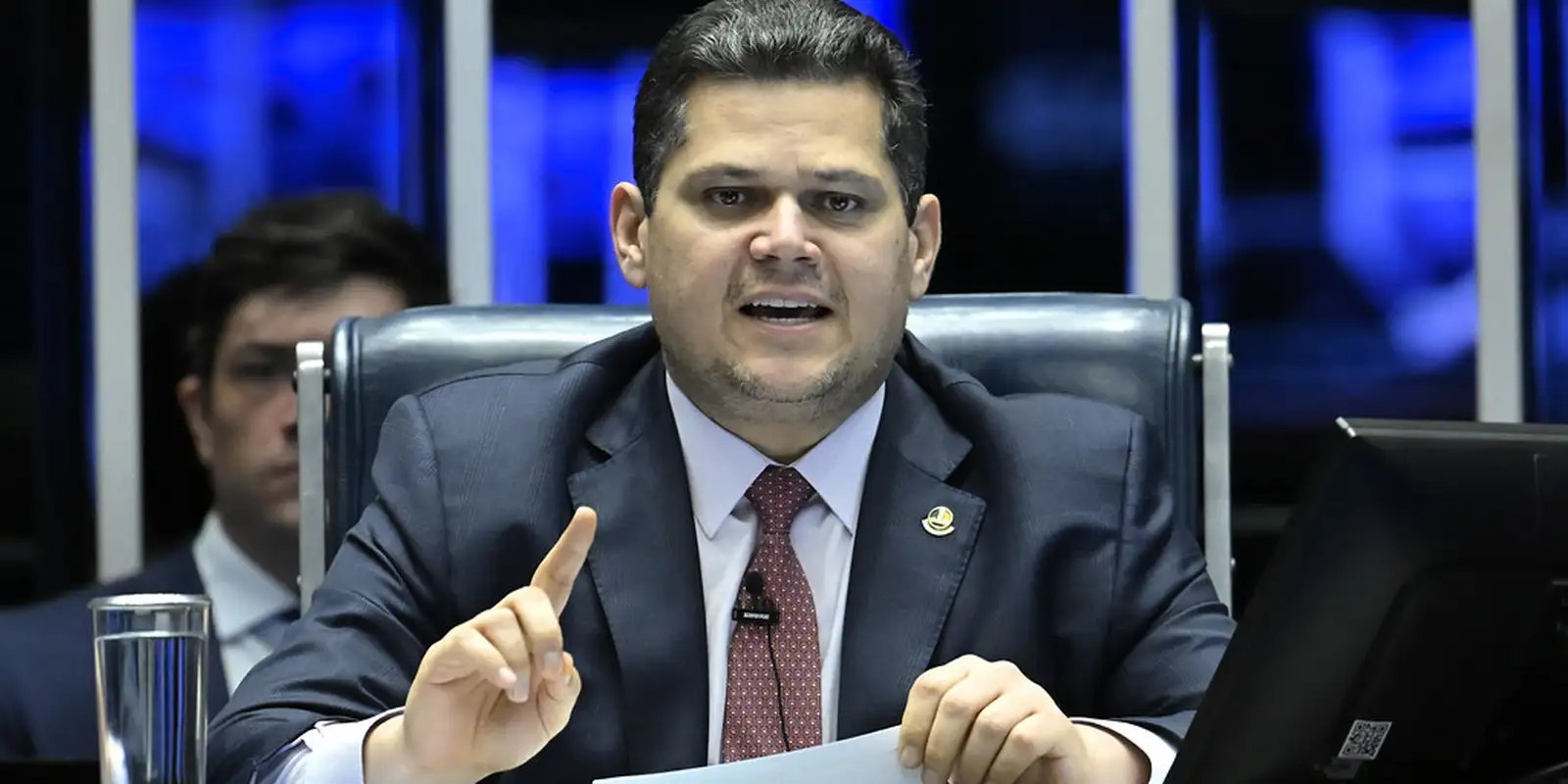 Alcolumbre anuncia cronograma de sessões para debater e votar o fim da escala 6×1 no Senado