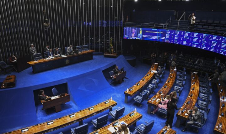 Senado realiza a terceira sessão de discussão sobre PEC do fim da escala 6×1
