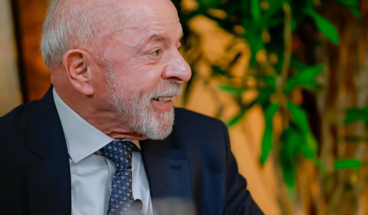 Lula anuncia entrega de pedido de quebra de sigilo ao TSE e desafia adversário