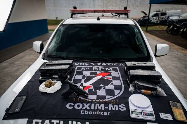 Grupo é preso com arma, munições e maconha guardada em congelador em Coxim