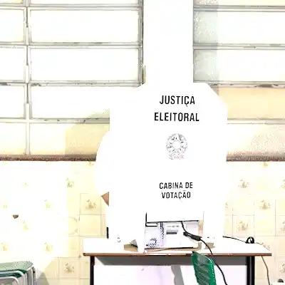 “Chega de coronéis em MS”: Fábio Trad vota e diz que acredita em 2º turno