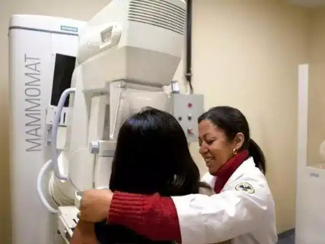 Mamografia está disponível aos 40, mas rotina começa aos 50; entenda