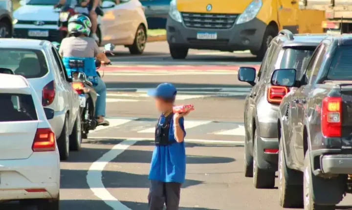 Levantamento do IBGE aponta que um em cada cinco adolescentes em trabalho infantil está fora da escola