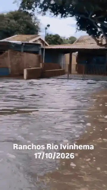 Cheia do Rio Ivinhema atinge estrada de acesso a ranchos na região da BR-376