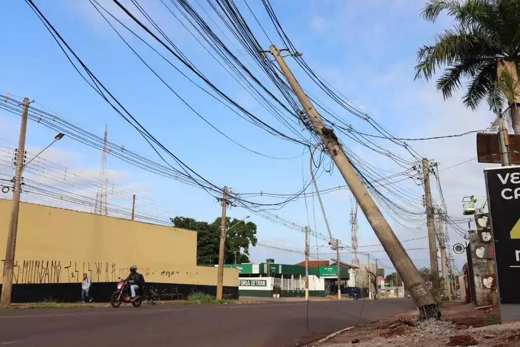 Campo Grande registra quatro colisões contra postes de energia em um único fim de semana