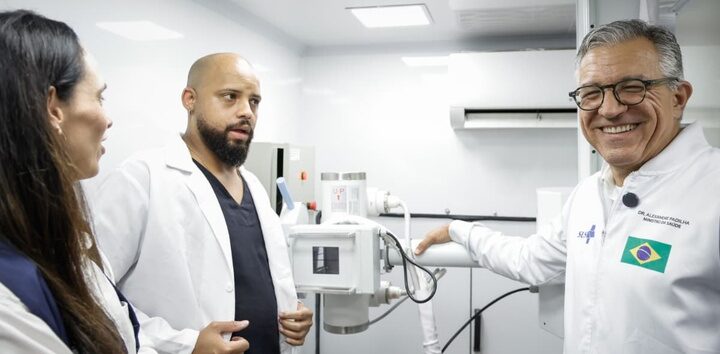 Carreta de cardiologia do programa Agora Tem Especialistas inicia atendimento na Penha