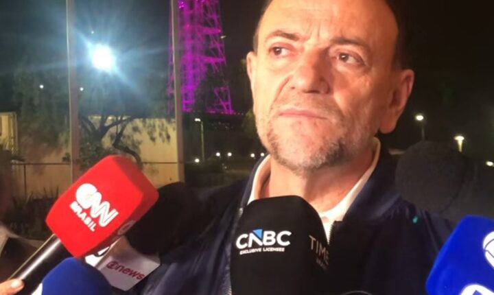 Quem condecora miliciano não pode falar em segurança, diz PT sobre Flávio