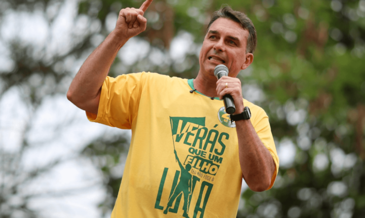 Políticos estrangeiros dão parabéns a Flávio por resultado no 1º turno