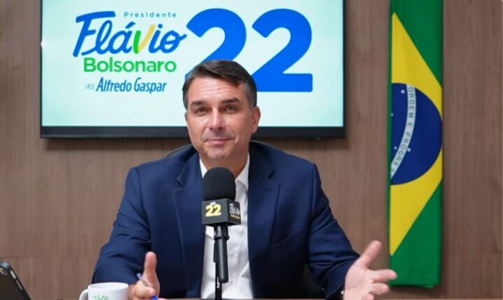 Flávio Bolsonaro diz que Lula poderá apoiá-lo e critica decisão do STF sobre Eduardo Bolsonaro