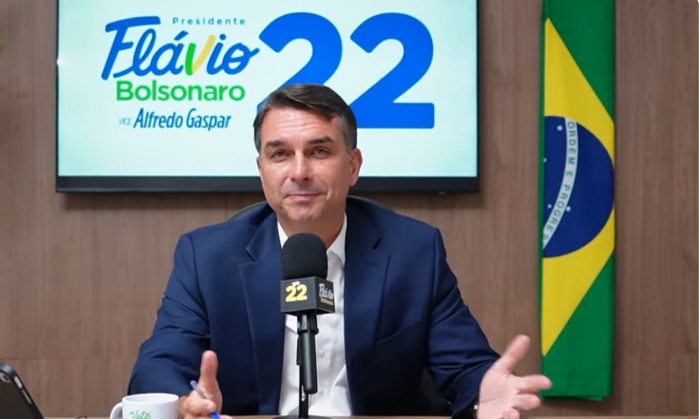 Flávio Bolsonaro diz que Lula poderá apoiá-lo e critica decisão do STF sobre Eduardo Bolsonaro