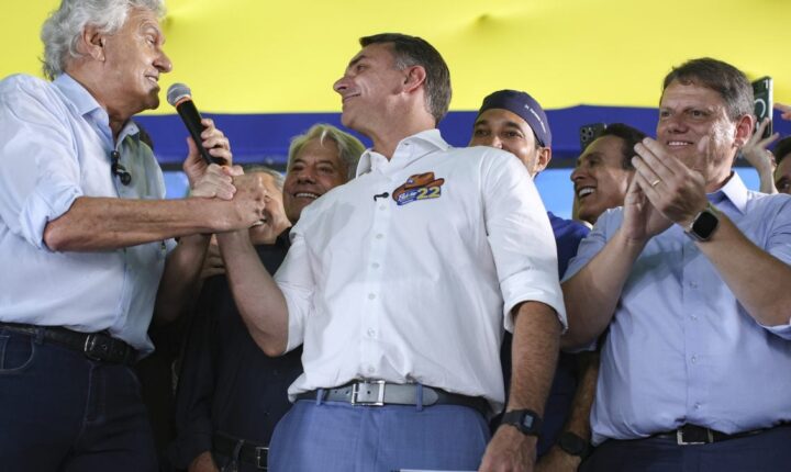 Flávio diz que usará maioria no Congresso para “mudar a Constituição”