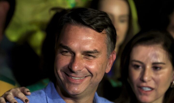Reunião no PL define estratégia de Flávio para o 2º turno