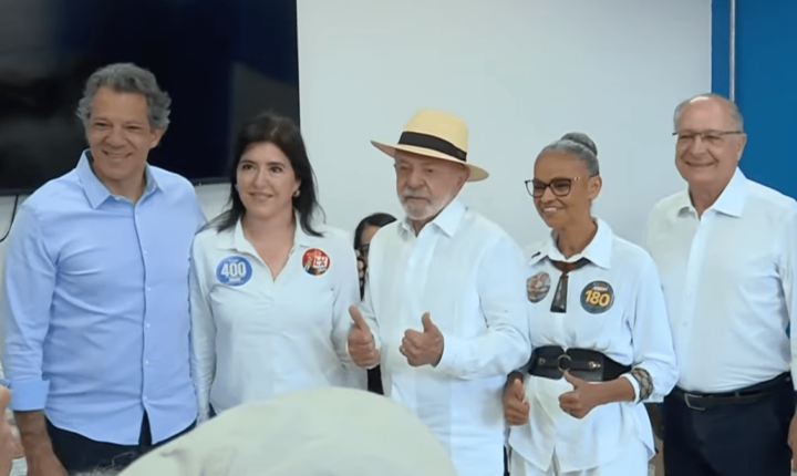 Lula vota em São Bernardo (SP) ao lado de Janja e aliados