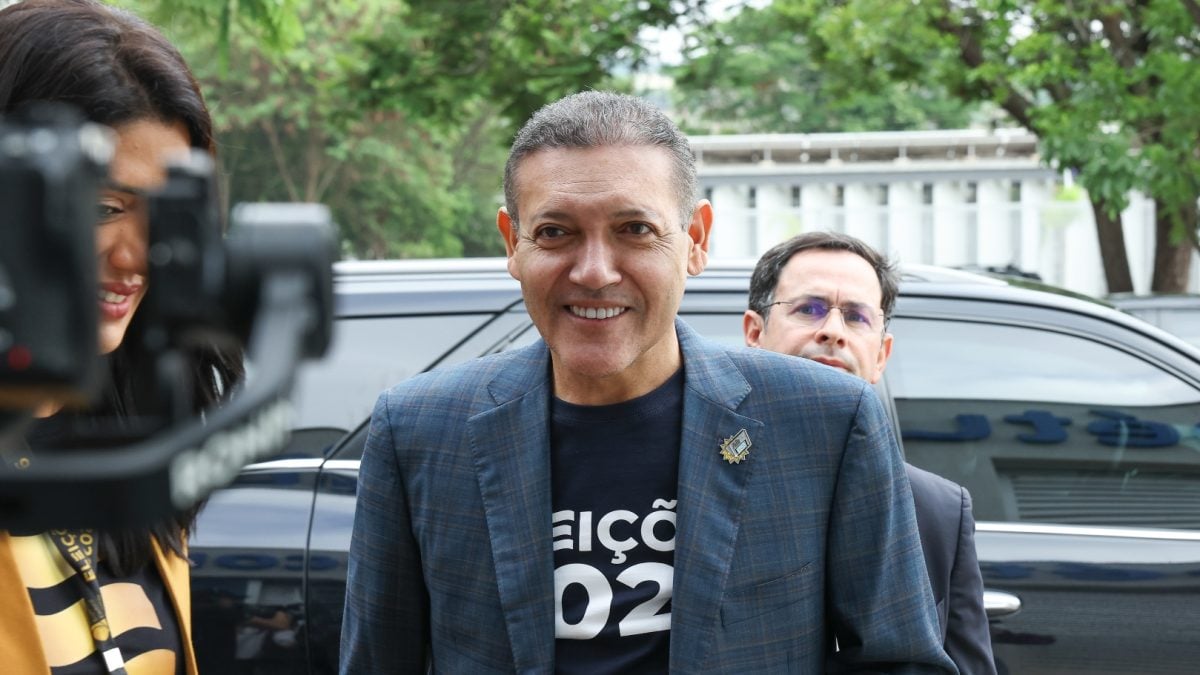 Nunes Marques elogia o trabalho da imprensa em visita ao comitê no TSE