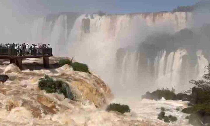 Cataratas do Iguaçu registram volume de água quase cinco vezes maior que a média histórica