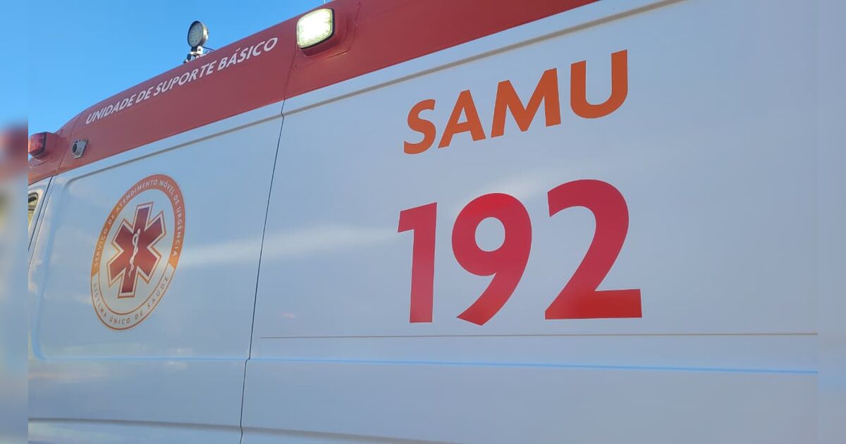 Colisão entre ônibus e motocicleta resulta em homem ferido no centro de Apucarana