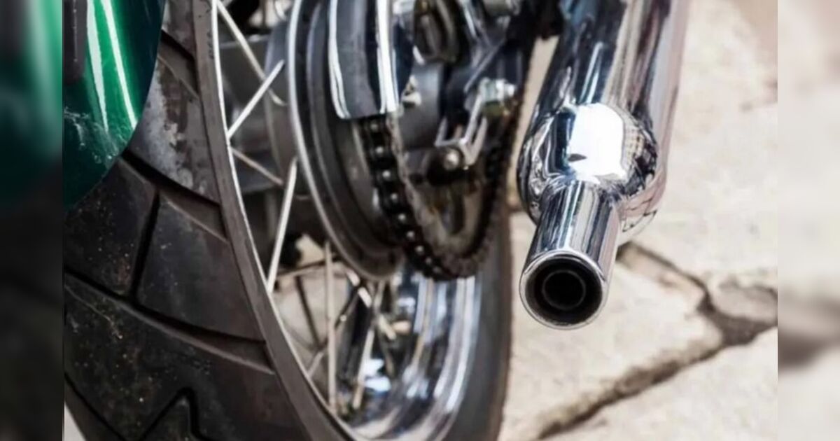 Motocicleta é apreendida em Califórnia após condutor realizar manobras arriscadas em praça pública