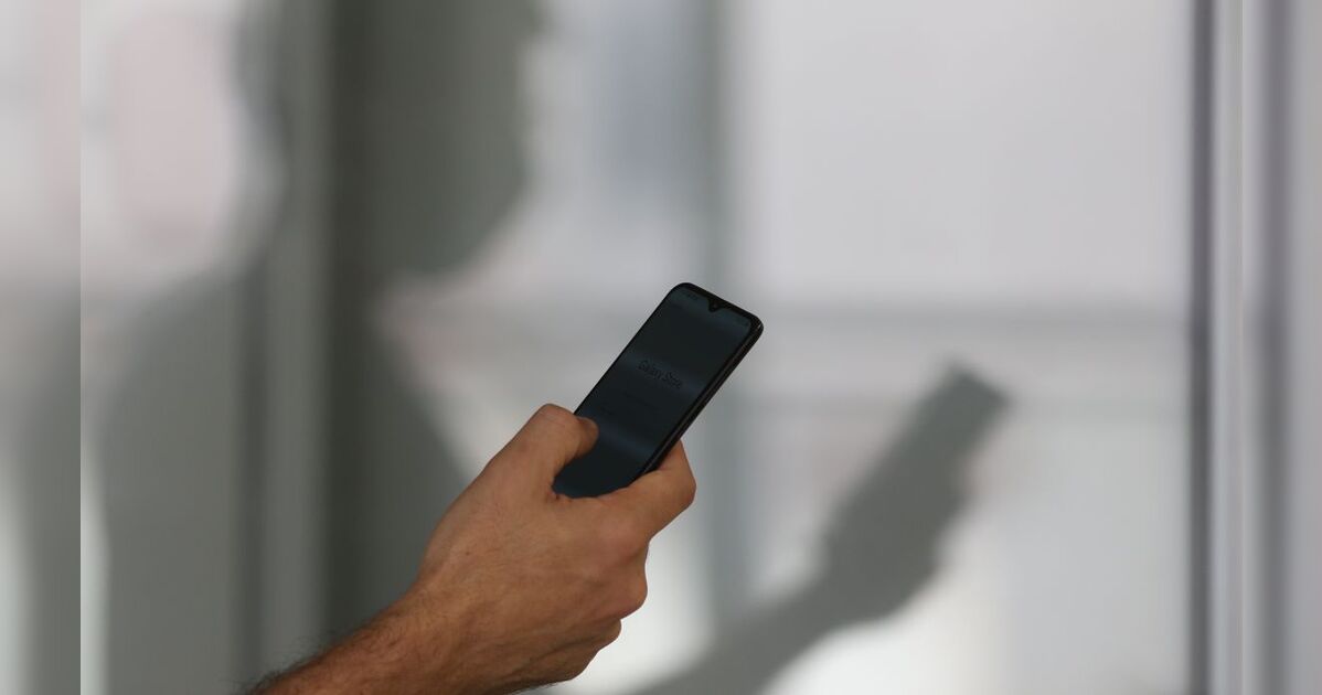 Mulher reage a assalto no portão de casa e recupera celular em Apucarana