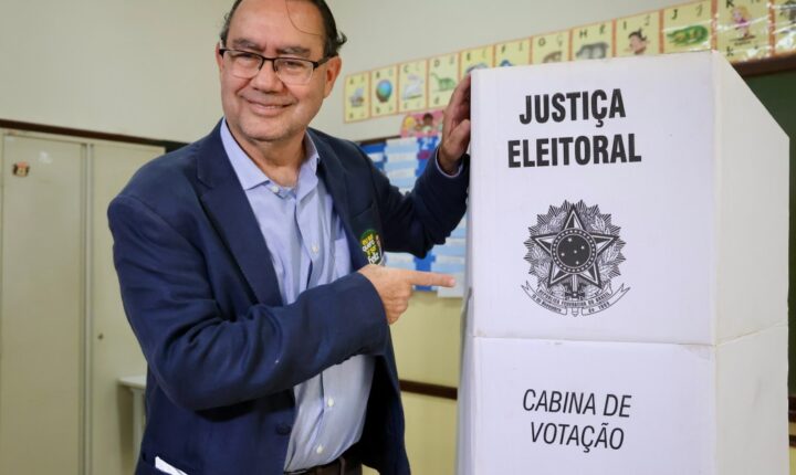 Escritor Augusto Cury declara apoio a Flávio Bolsonaro no segundo turno presidencial