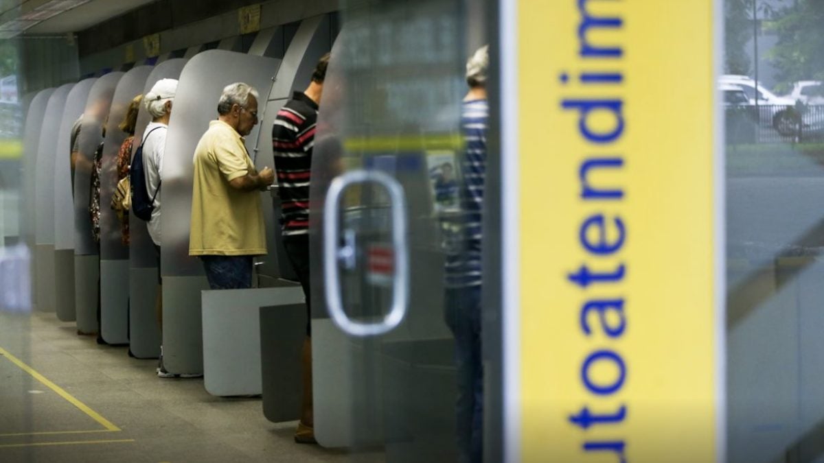 Agências bancárias fecham ao público na próxima segunda-feira devido a feriado