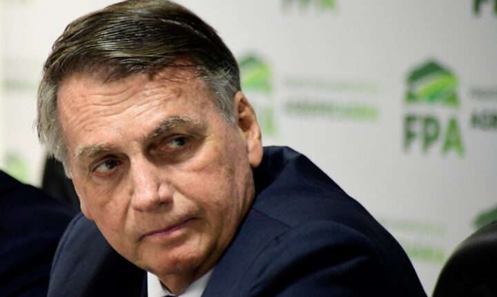 Boletim médico aponta que Bolsonaro teve taquicardia e falta de ar na última semana