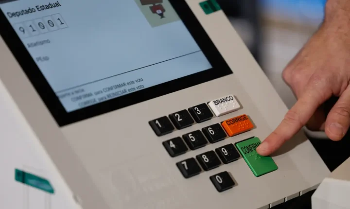 Eleições 2026: saiba qual é a ordem correta de votação na urna eletrônica