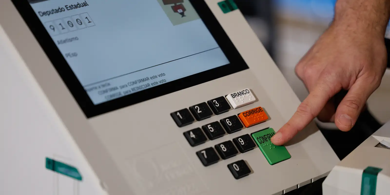 Eleições 2026: saiba qual é a ordem correta de votação na urna eletrônica