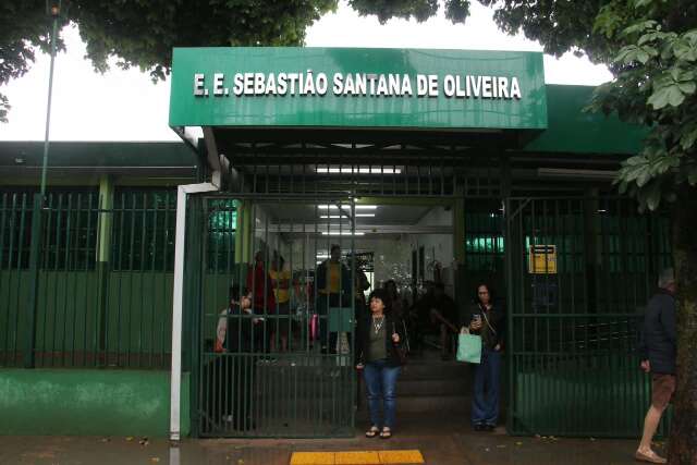 Mulher de 71 anos passa mal ao entrar para votar e morre em escola de Campo Grande