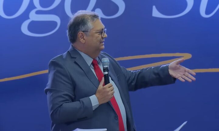 É #FAKE que Flávio Dino disse ter entrado no STF para destruir Jair Bolsonaro e seus filhos; vídeo foi manipulado com IA