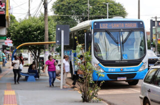 Dourados oferece ônibus gratuito e altera aulas para o segundo turno