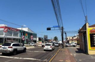 Semáforos desligados na Zahran complicam trânsito e preocupam comerciantes