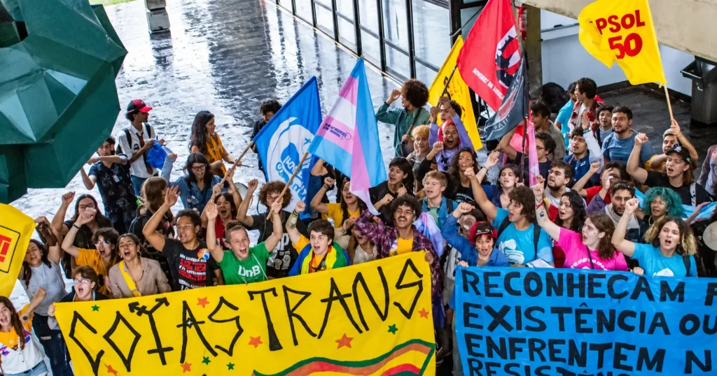 Avanço das cotas trans em universidades brasileiras mobiliza instituições e debates