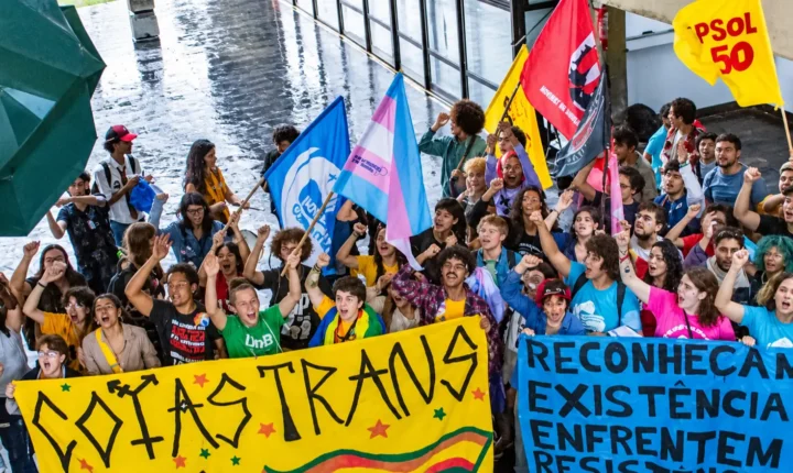 Avanço das cotas trans em universidades brasileiras mobiliza instituições e debates