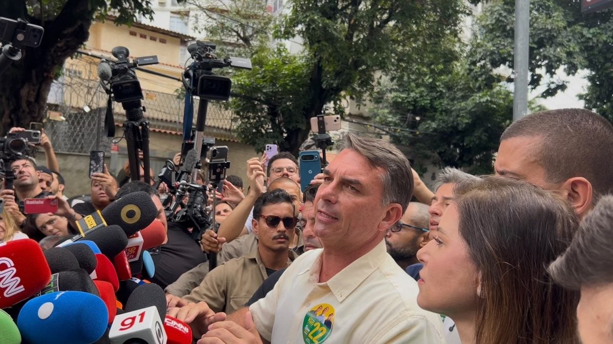 Flávio pede “voto de confiança” no 1º turno depois de votar
