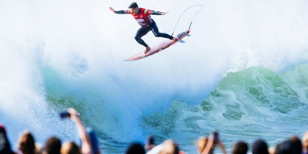 Gabriel Medina é vice-campeão em Peniche e avança para o 4º lugar no ranking da WSL
