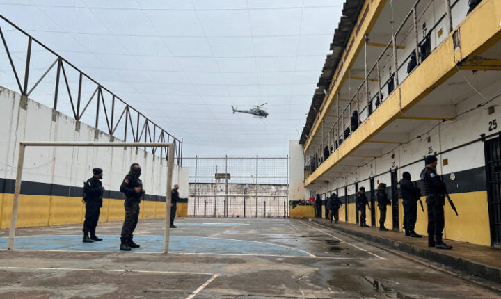 Gaeco cumpre mandados contra policiais penais suspeitos de esquema na PED