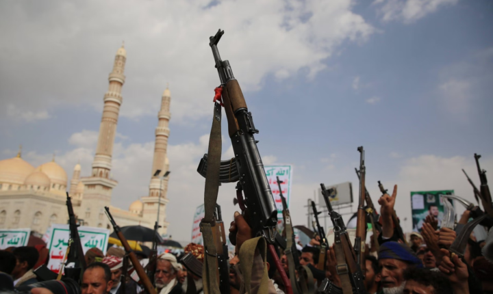 Houthis atacam aeroporto de Aden, no Iêmen, com mísseis e drones