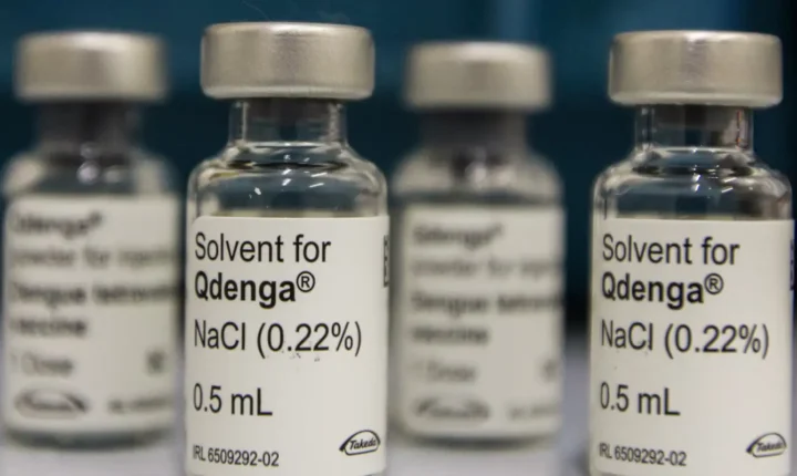 Mais de 3 milhões de adolescentes estão com vacinação contra a dengue incompleta no país