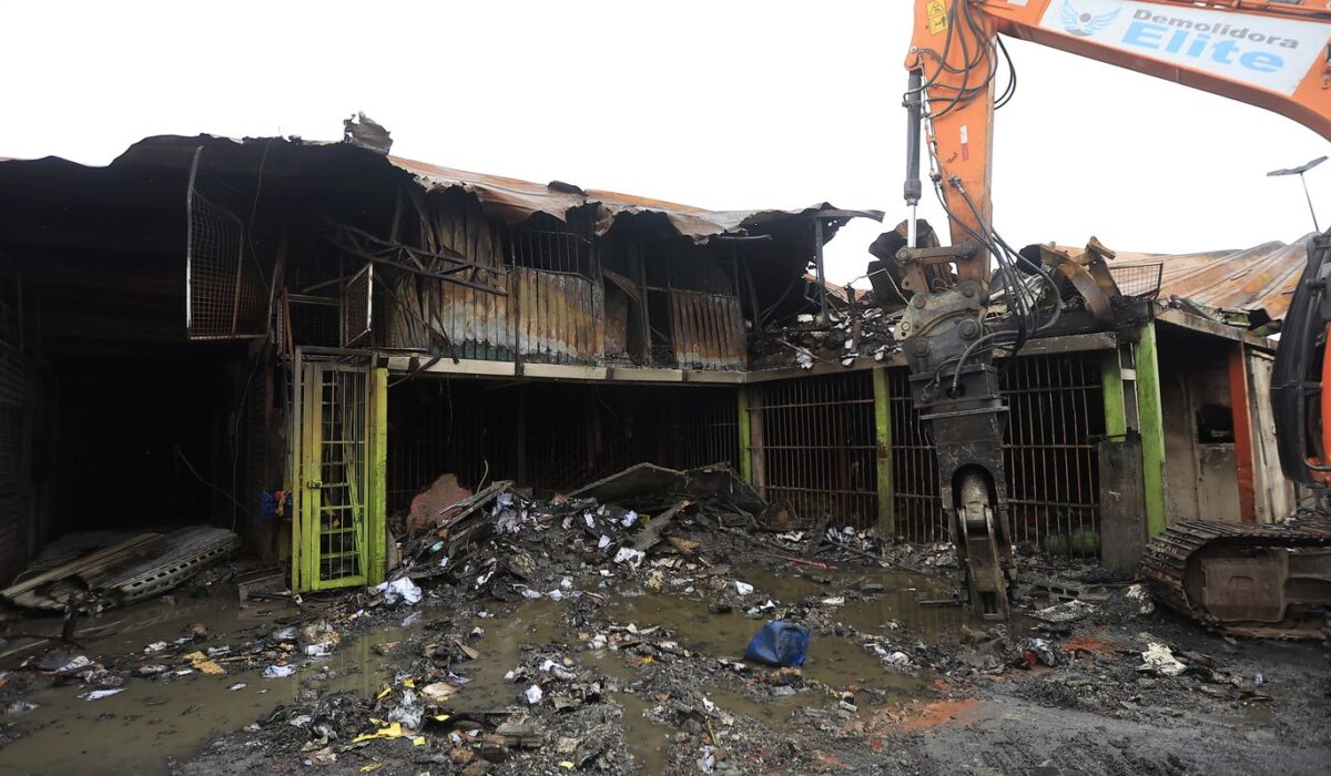 Ceagesp ergue estrutura provisória para comerciantes afetados por incêndio em São Paulo