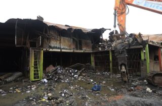 Ceagesp ergue estrutura provisória para comerciantes afetados por incêndio em São Paulo