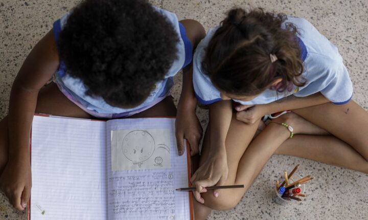 Educação antirracista avança nas escolas nos últimos dois anos, aponta MEC