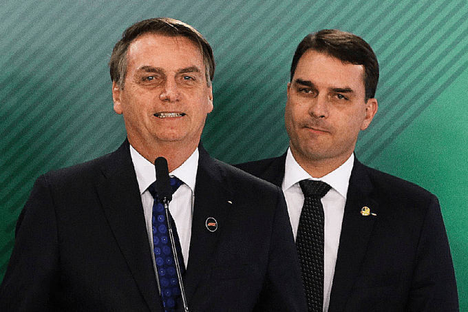 Alexandre de Moraes autoriza senador Flávio Bolsonaro a retomar visitas ao pai