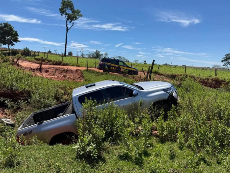 Jovem é preso pela PRF ao tentar atravessar fronteira com caminhonete furtada em Dourados