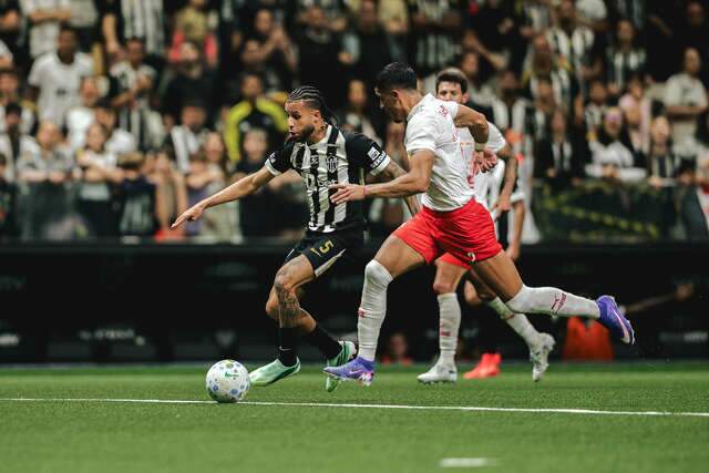 Bernard marca e Atlético-MG vence Bragantino por 1 a 0 no Brasileirão